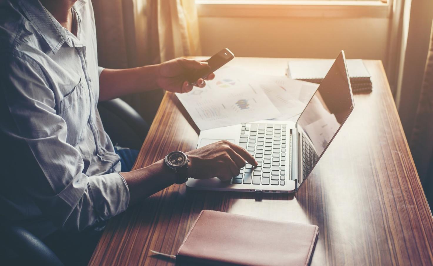 Modernes Team bei der Arbeit